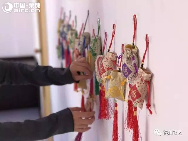 ٳ |  ӭ  뻶
